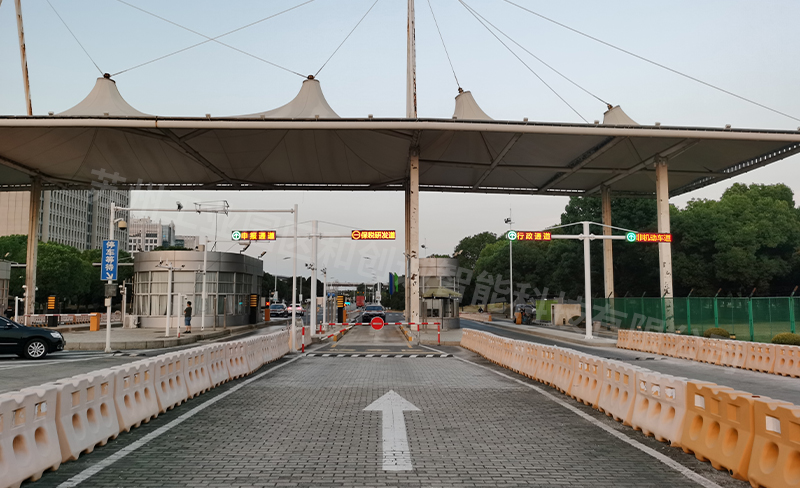 室外雙色顯示屏（道路條屏）.jpg